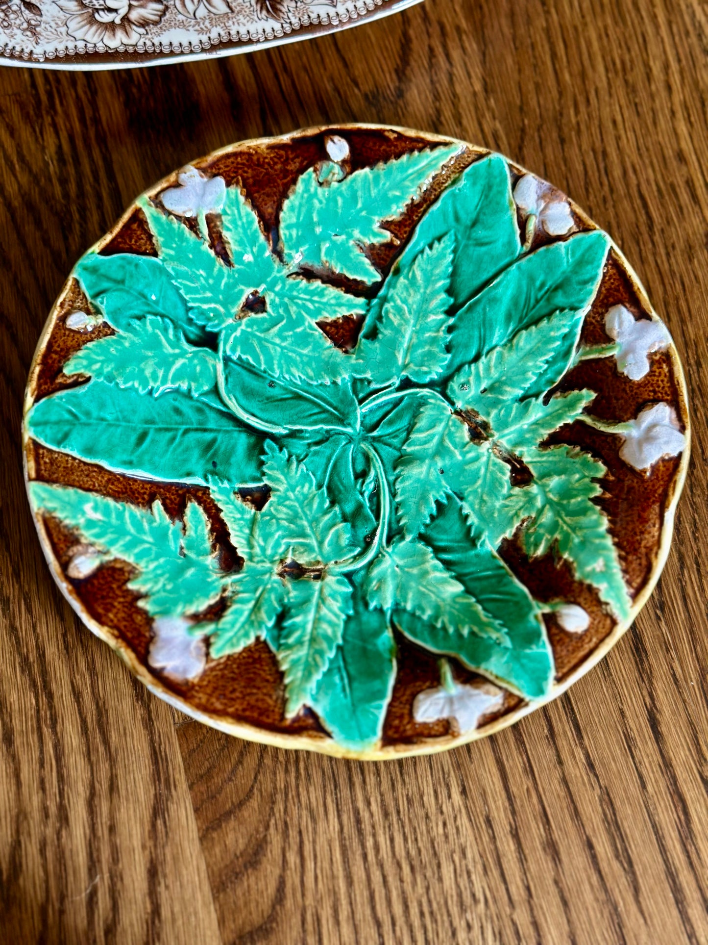 English Ironstone Reproduction & Majolica Leaves 5-Piece Set