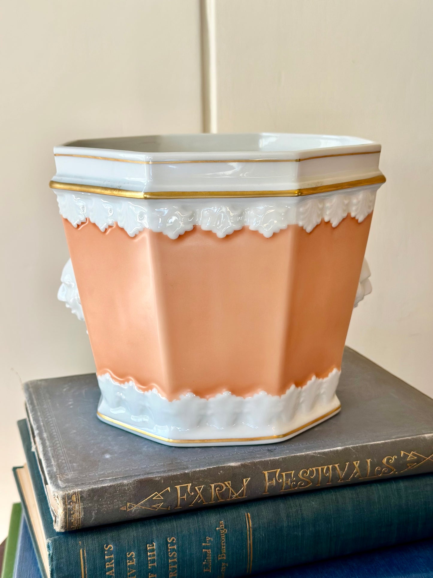 Vintage Mottahedeh Vista Alegre Portugal Porcelain Cachepot