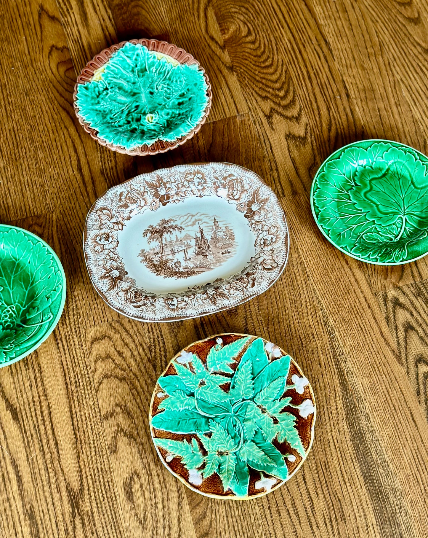 English Ironstone Reproduction & Majolica Leaves 5-Piece Set