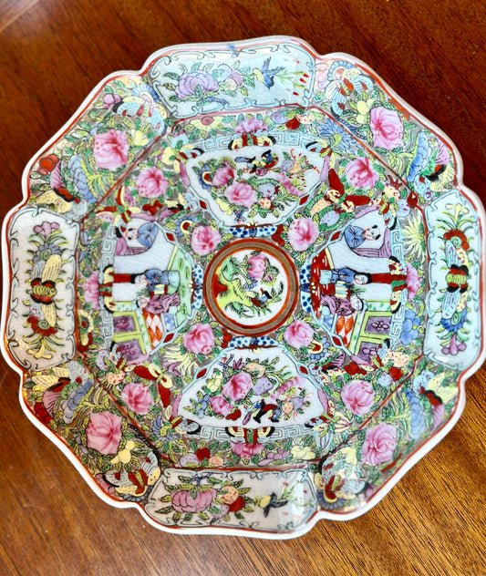 Famille Rose Medallion Scalloped Edge Plate