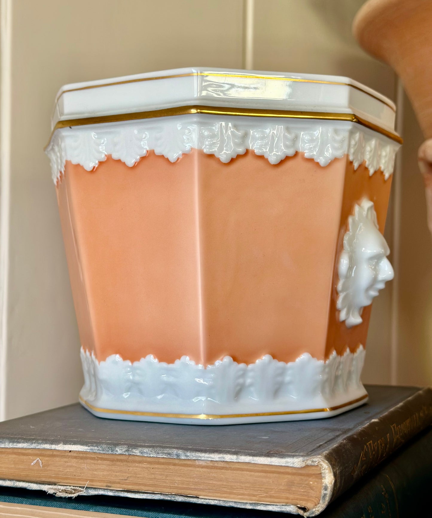 Vintage Mottahedeh Vista Alegre Portugal Porcelain Cachepot