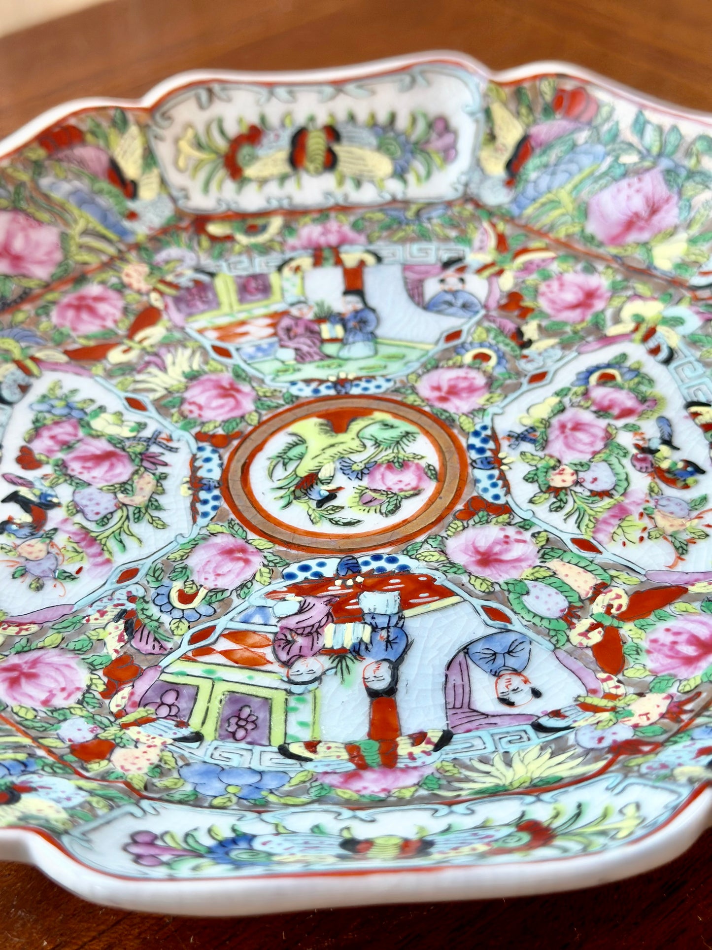 Famille Rose Medallion Scalloped Edge Plate