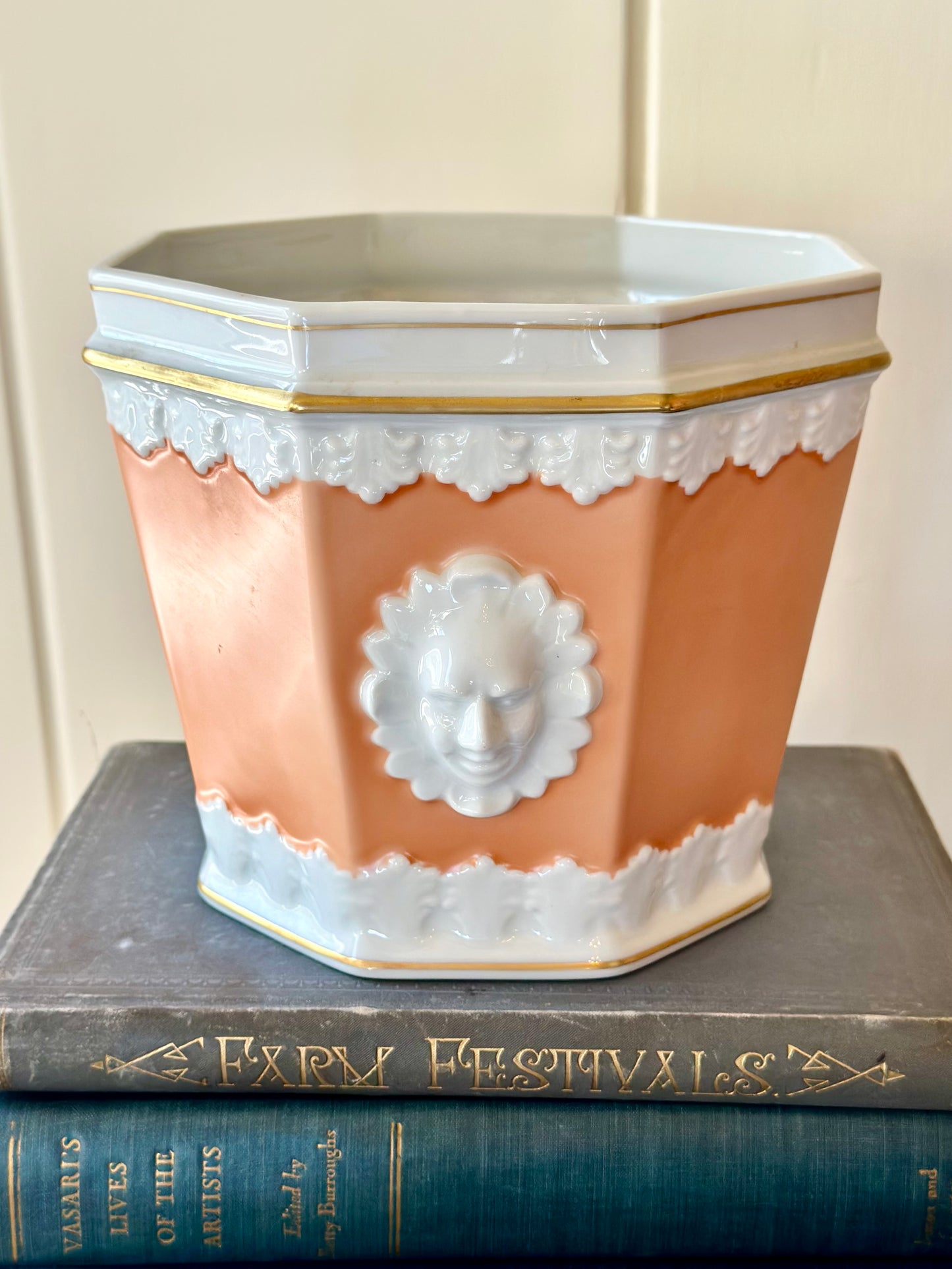 Vintage Mottahedeh Vista Alegre Portugal Porcelain Cachepot