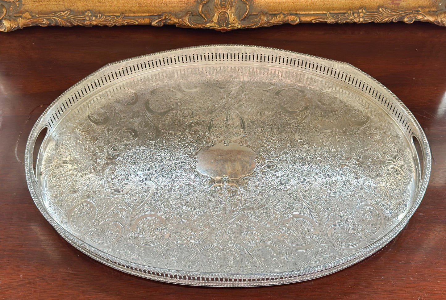 Oval Gallery Tray with Etched Base