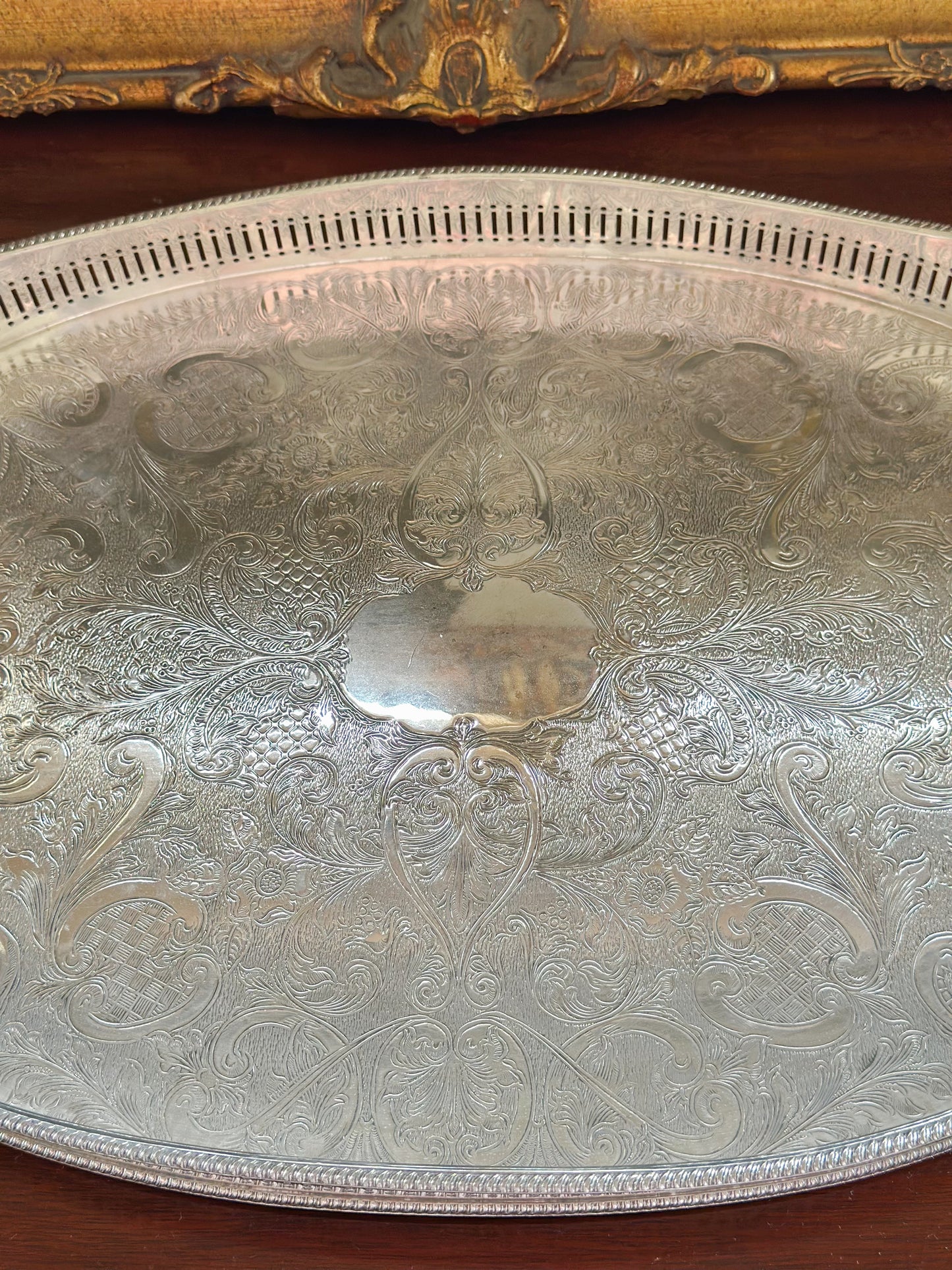 Oval Gallery Tray with Etched Base