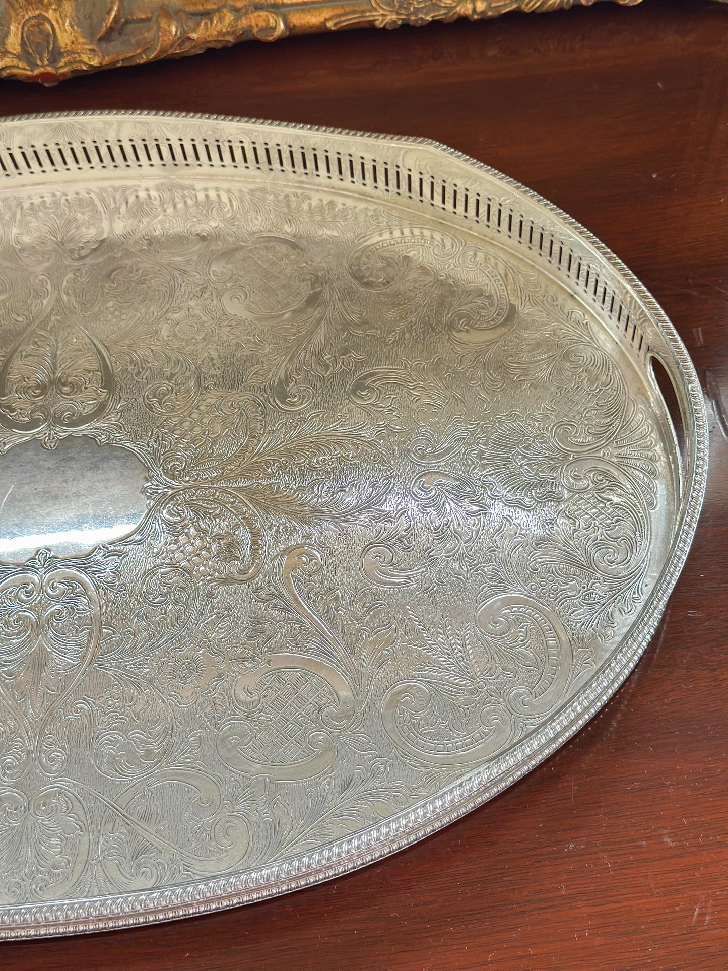 Oval Gallery Tray with Etched Base