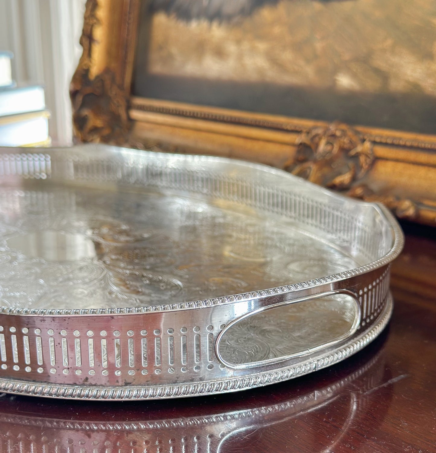 Oval Gallery Tray with Etched Base