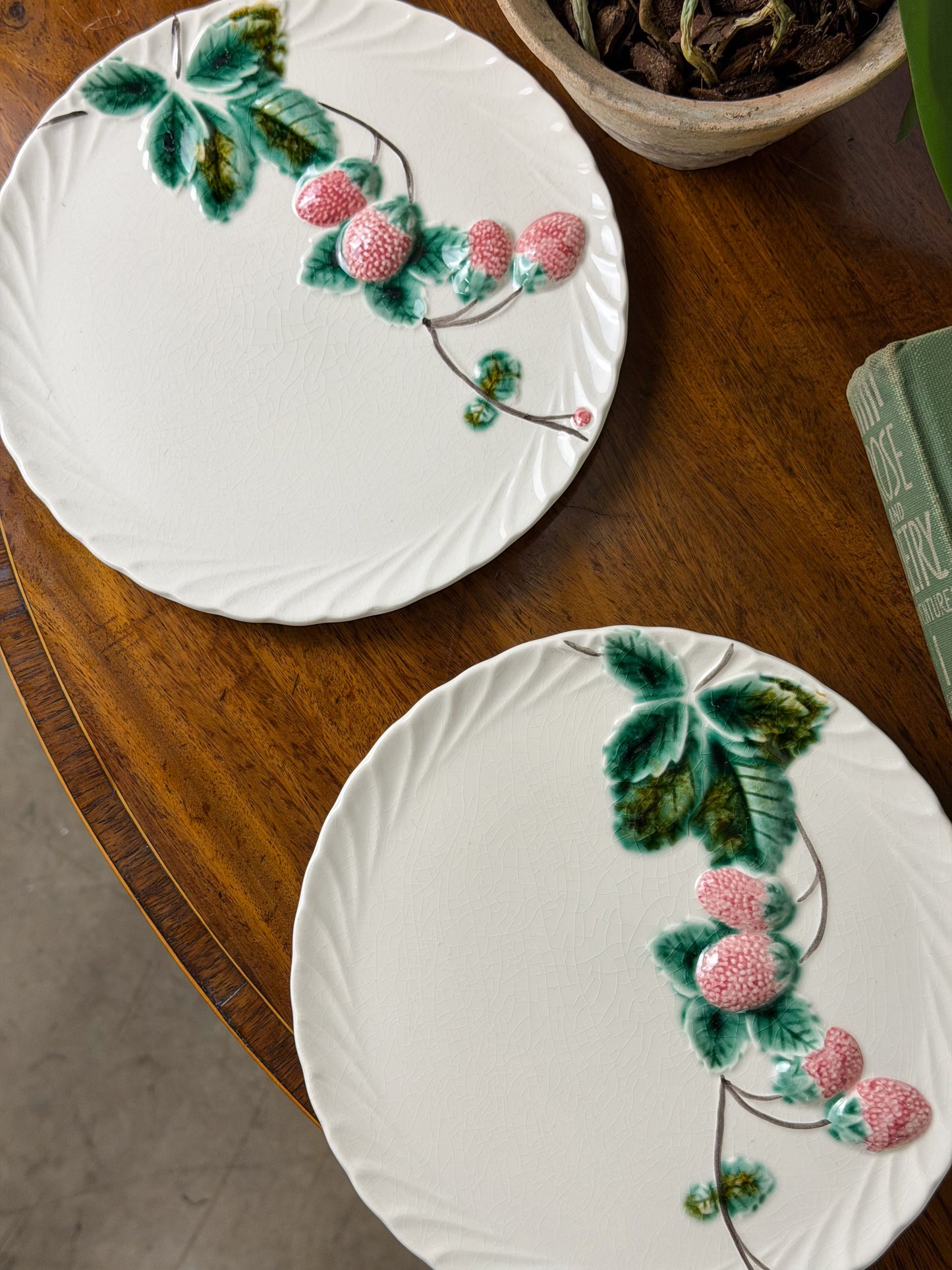 Vintage ‘Fraises en relief’ Majolica Plates