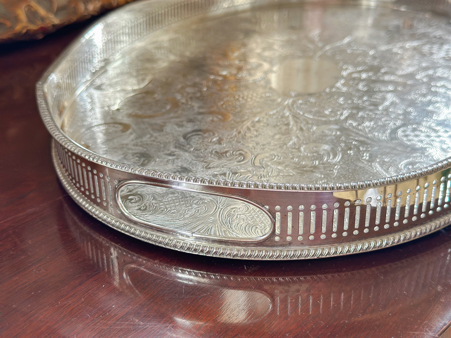 Oval Gallery Tray with Etched Base