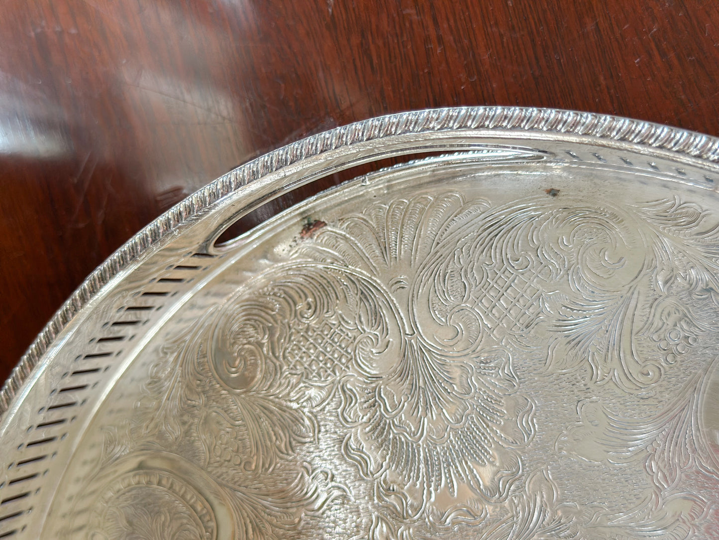 Oval Gallery Tray with Etched Base