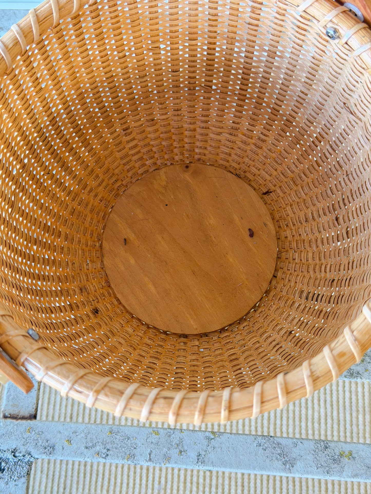 Nantucket-Style Swing Handle Basket