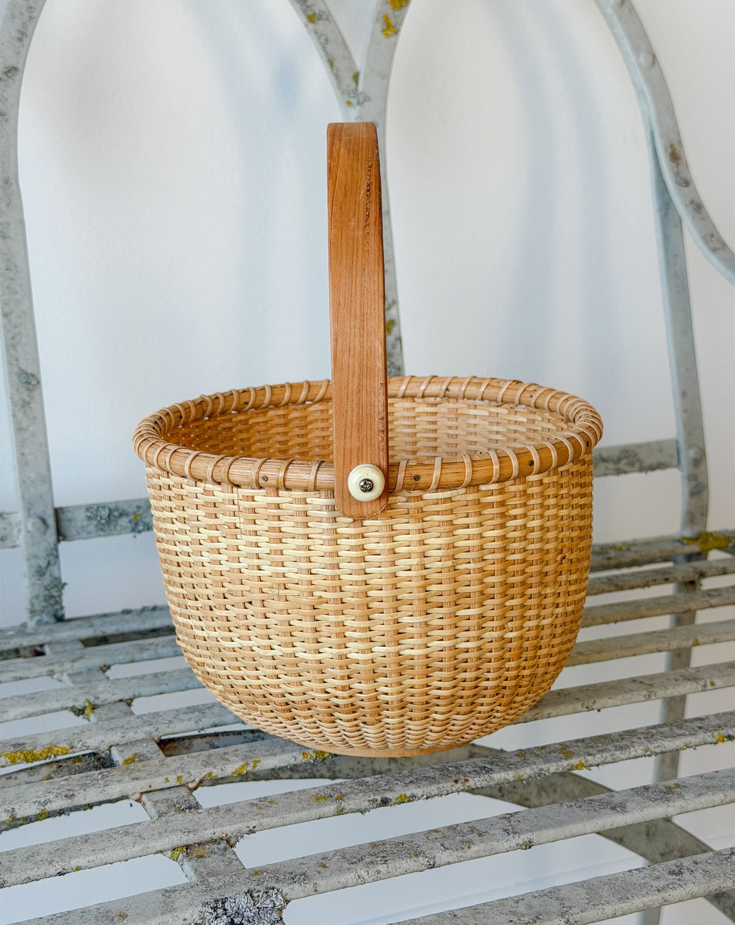 Nantucket-Style Swing Handle Basket